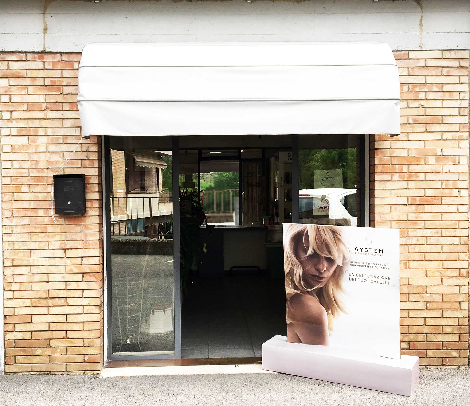 Ingresso esterno Parrucchiere Linea3, siena